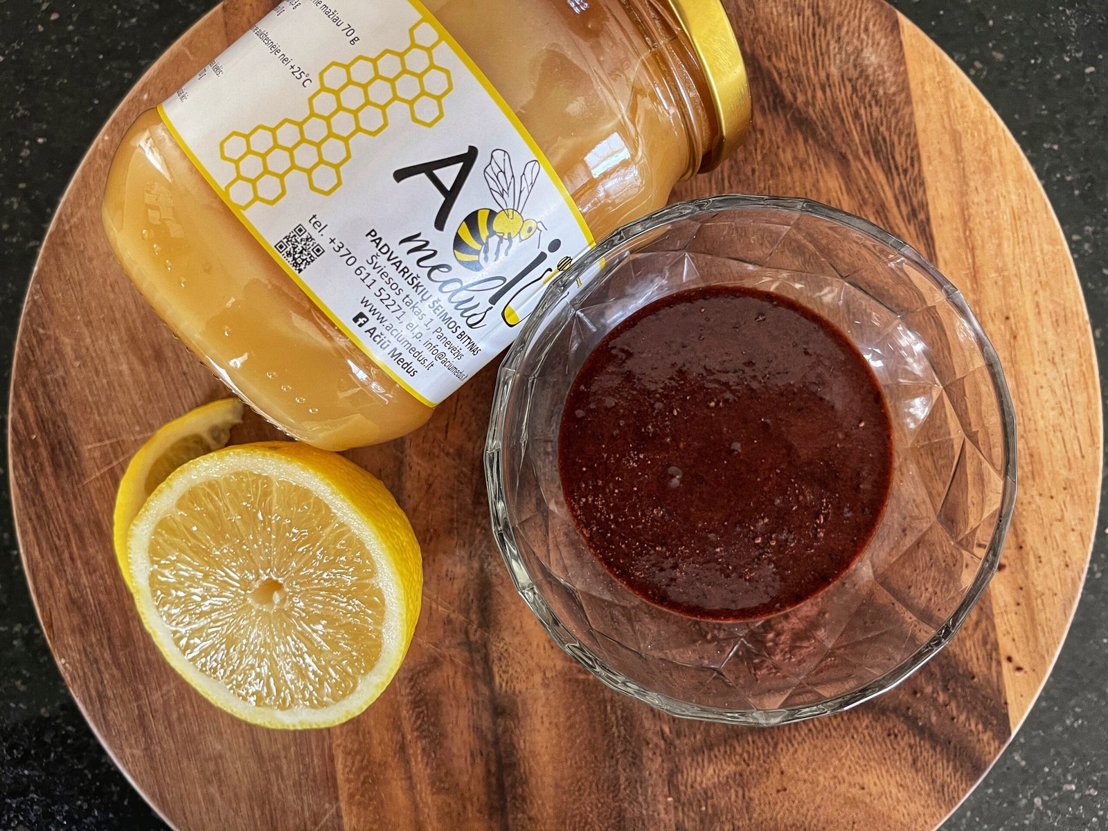 Šokoladinis žolelių sirupas su medumi